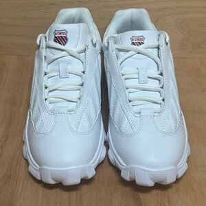 Women’s Size-7 K-SWISS ST429 Sneakers